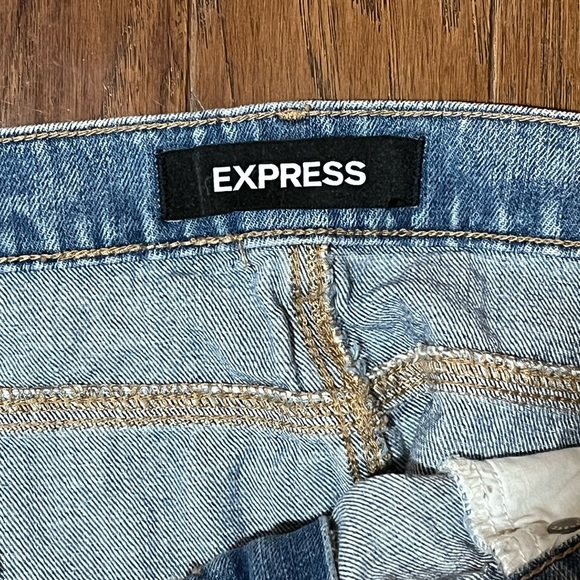 Express Light Wash Distressed Denim Mini Skirt - Straight Mini Mid-rise Size 12 - Picture 5 of 5